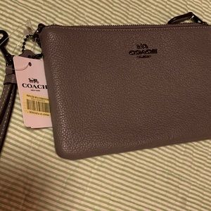 New with tags Coach wristlet! Gorgeous grey 💁‍♀️